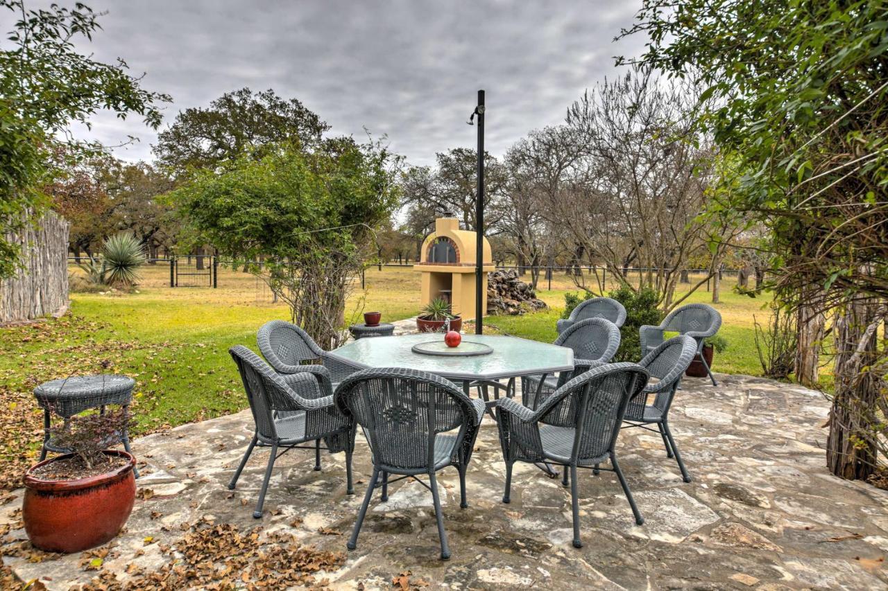 Ark Bunkhouse Fredericksburg Hideaway With Hot Tub 빌라 외부 사진
