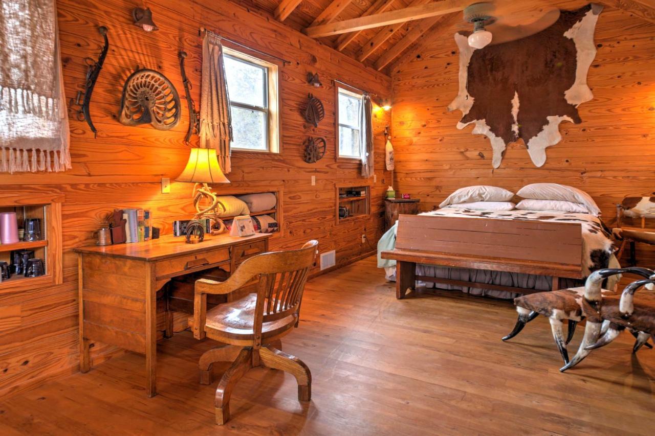 Ark Bunkhouse Fredericksburg Hideaway With Hot Tub 빌라 외부 사진
