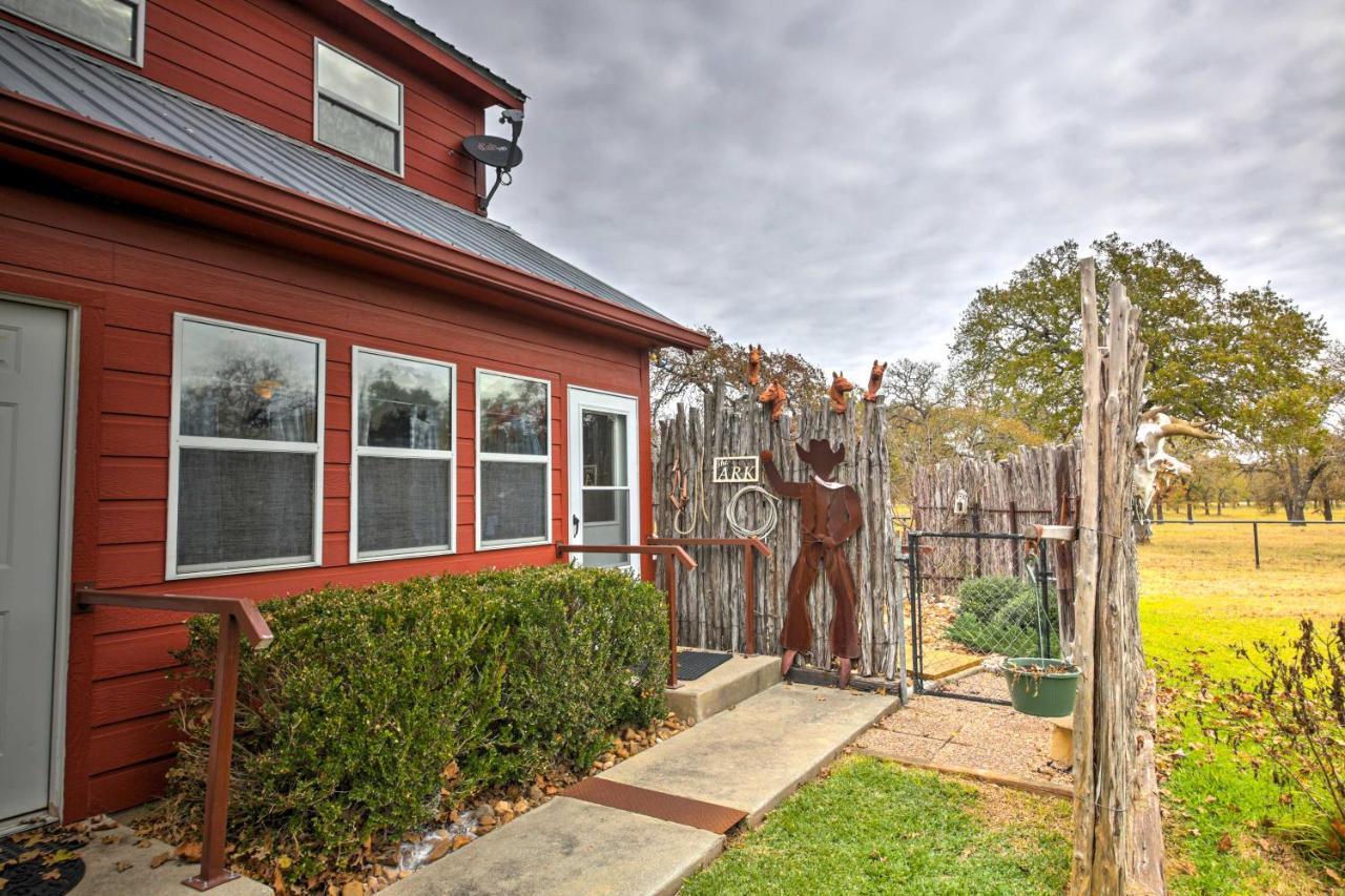 Ark Bunkhouse Fredericksburg Hideaway With Hot Tub 빌라 외부 사진