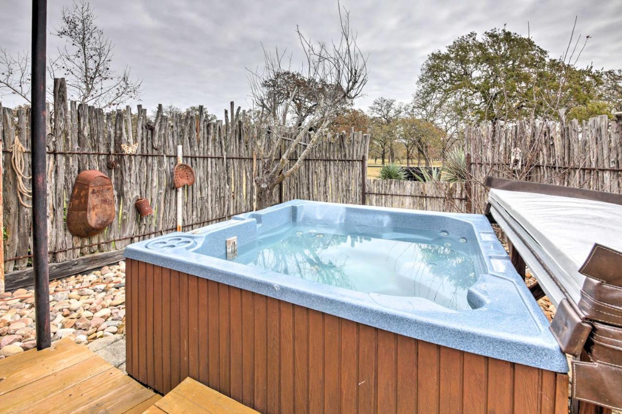 Ark Bunkhouse Fredericksburg Hideaway With Hot Tub 빌라 외부 사진